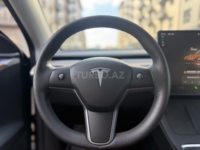 Tesla Model Y-16