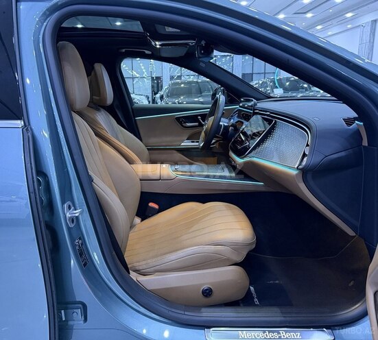 Mercedes E 300 e 4MATIC-12
