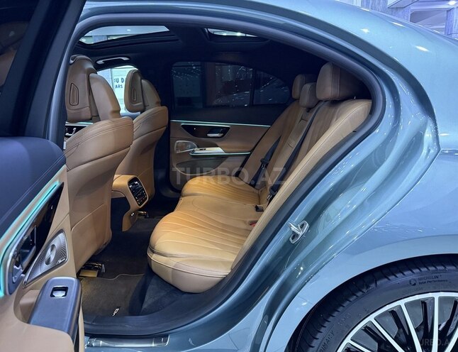 Mercedes E 300 e 4MATIC-15