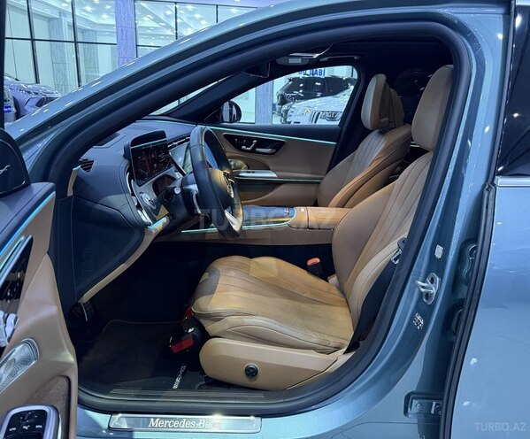 Mercedes E 300 e 4MATIC-13
