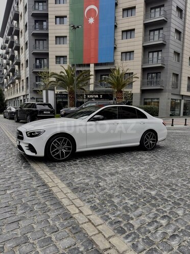 Mercedes E 300 e-4