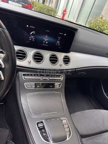 Mercedes E 300 e-13
