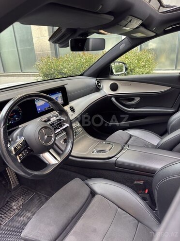 Mercedes E 300 e-11
