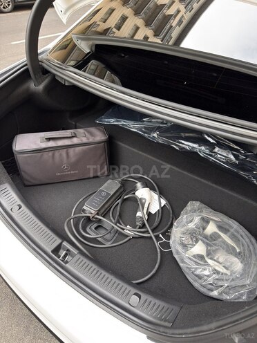 Mercedes E 300 e-17
