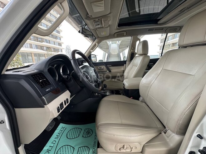 Mitsubishi Pajero-13