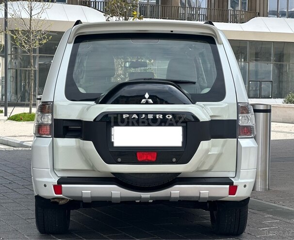 Mitsubishi Pajero-12
