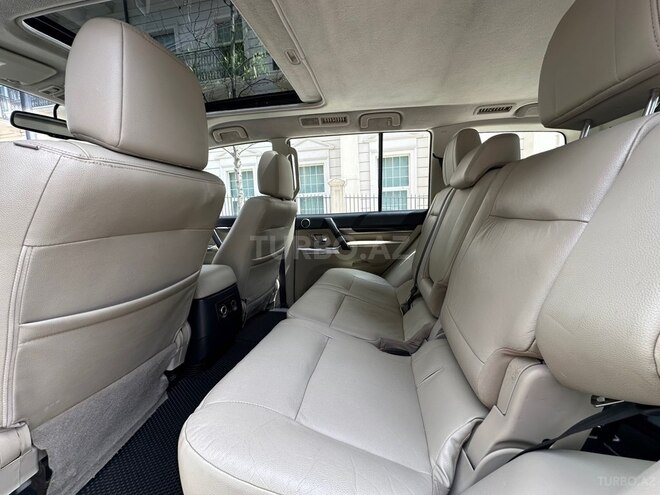 Mitsubishi Pajero-15