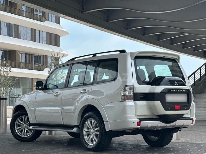Mitsubishi Pajero-10