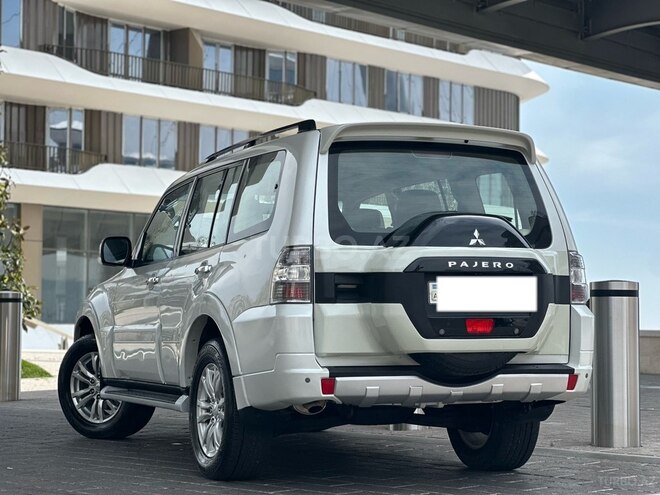 Mitsubishi Pajero-11