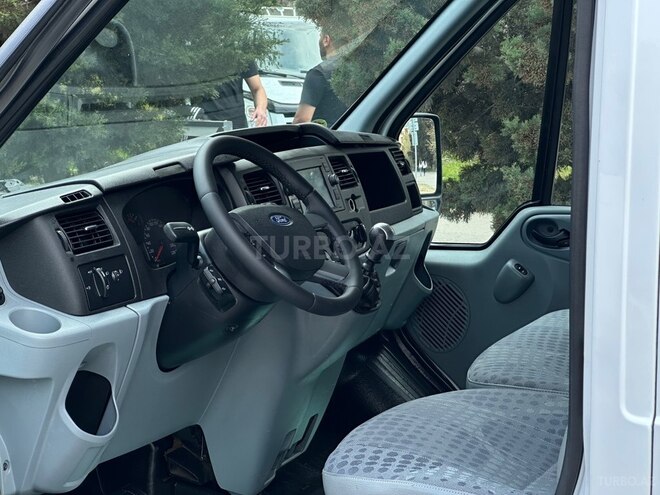 Ford Transit-9