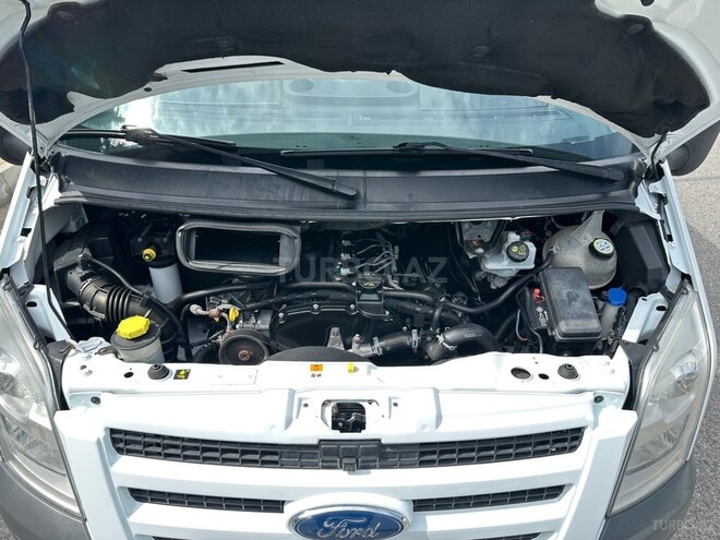 Ford Transit-12