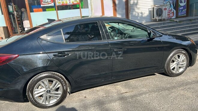 Hyundai Elantra-3