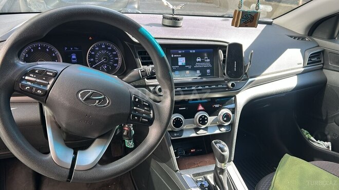 Hyundai Elantra-4