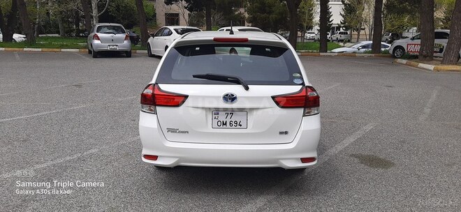 Toyota Corolla Fielder-3
