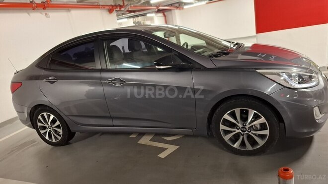 Hyundai Accent-4