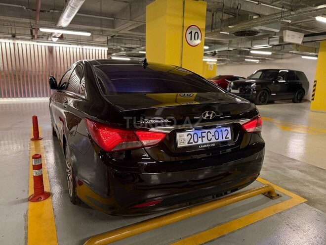 Hyundai Sonata-5