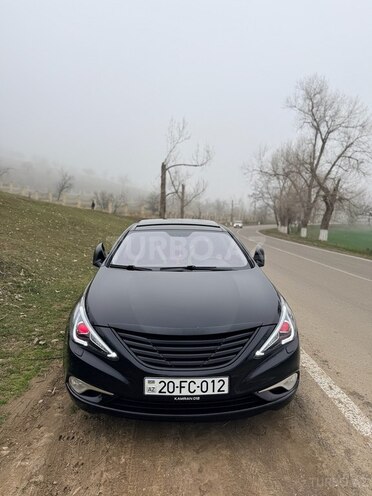 Hyundai Sonata-12
