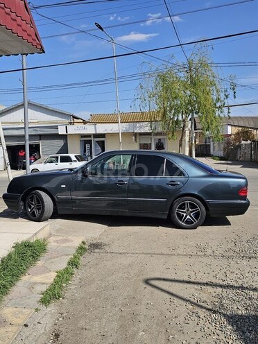 Mercedes E 240-5
