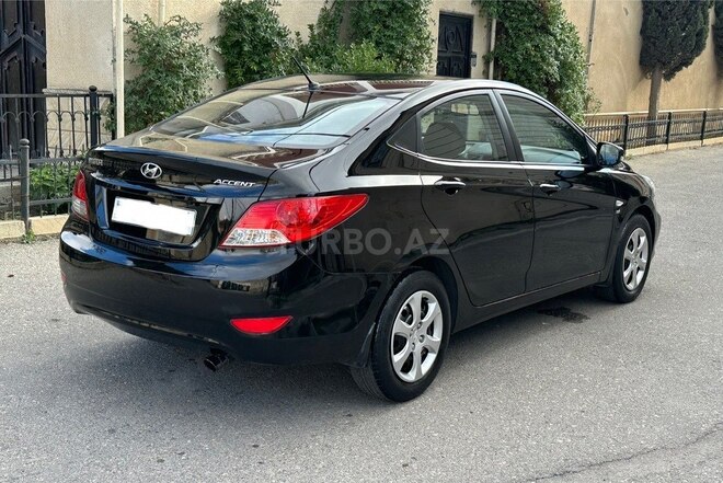 Hyundai Accent-6