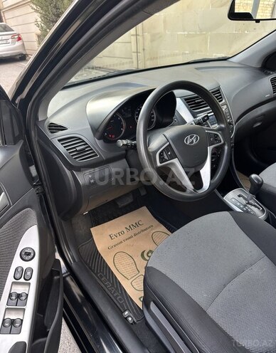 Hyundai Accent-11