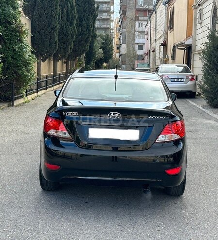 Hyundai Accent-7