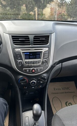 Hyundai Accent-14