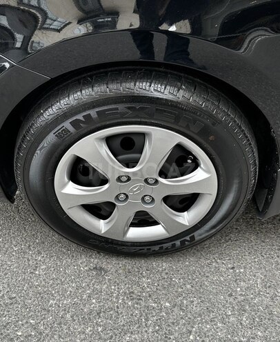 Hyundai Accent-15
