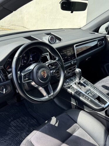Porsche Macan-8