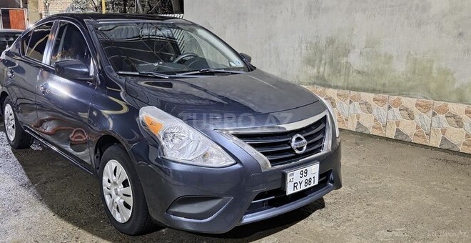 Nissan Versa-1