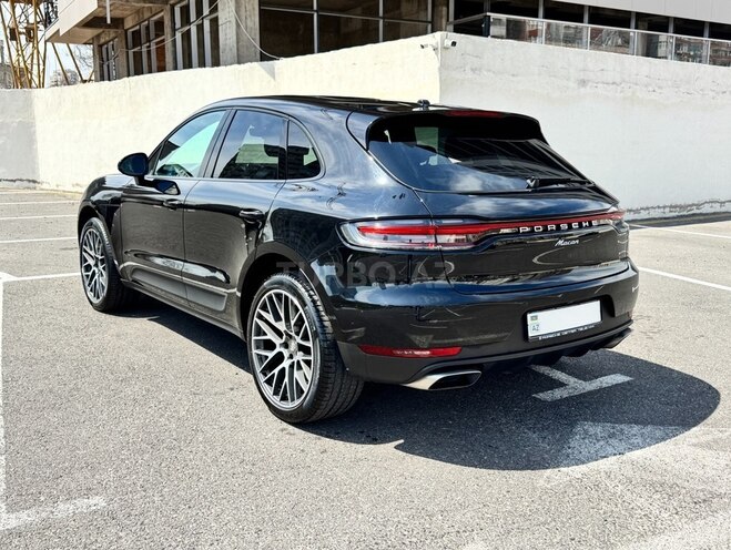 Porsche Macan-4