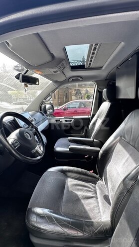Volkswagen Multivan-9