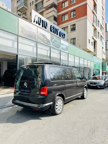 Volkswagen Multivan-5