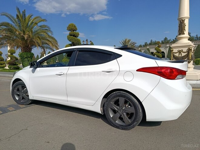 Hyundai Elantra-9