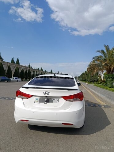 Hyundai Elantra-7