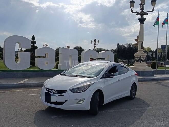 Hyundai Elantra-6