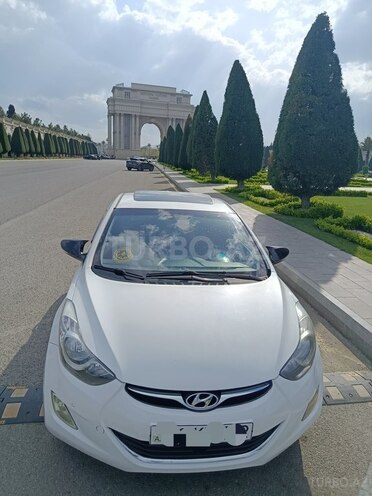 Hyundai Elantra-3