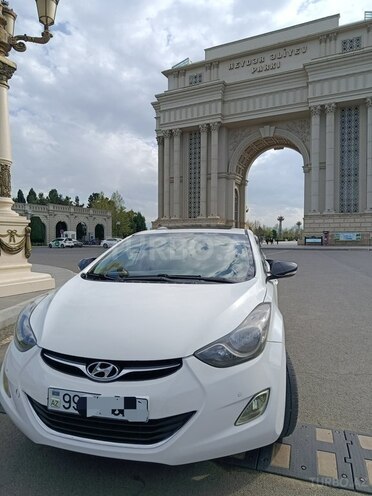 Hyundai Elantra-1