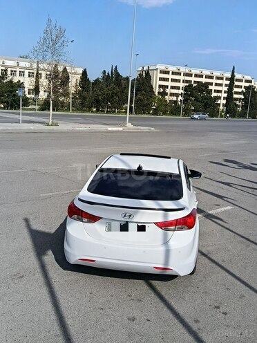 Hyundai Elantra-8