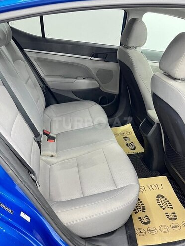 Hyundai Elantra-10
