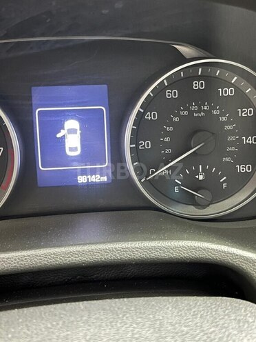 Hyundai Elantra-12