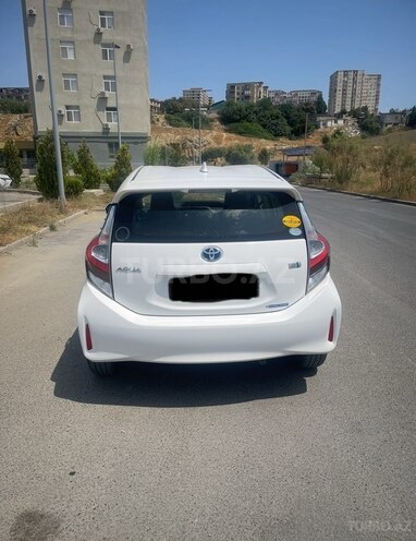 Toyota Aqua-2