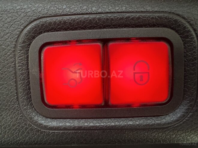 Mercedes E 350-11