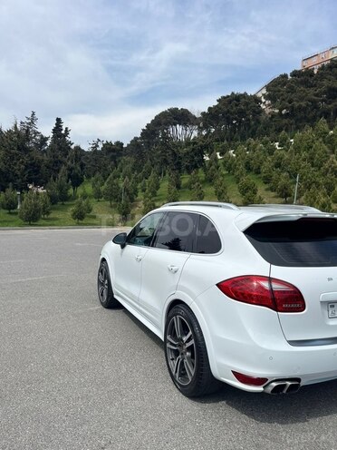 Porsche Cayenne-8