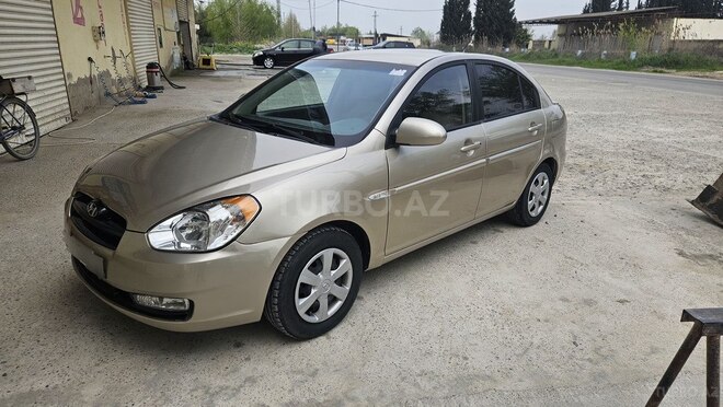 Hyundai Accent-2