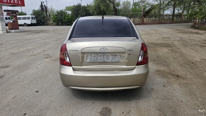 Hyundai Accent-8