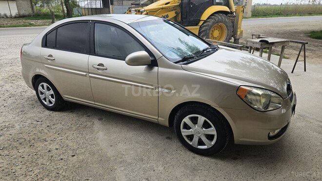 Hyundai Accent-7