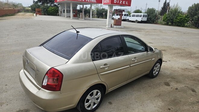 Hyundai Accent-4