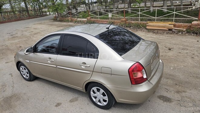 Hyundai Accent-6