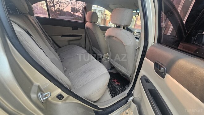 Hyundai Accent-10