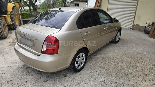 Hyundai Accent-5